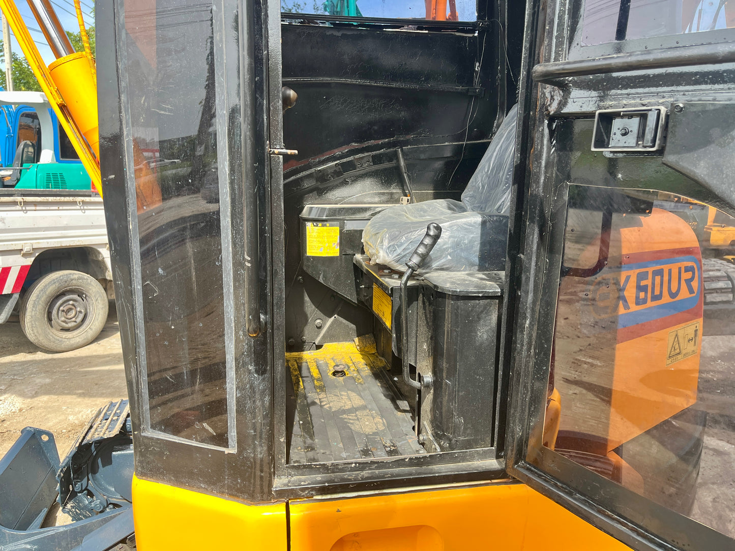 Hitachi EX60UR