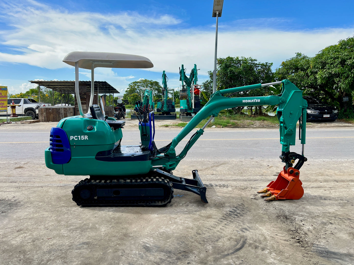 Komatsu PC15R-8