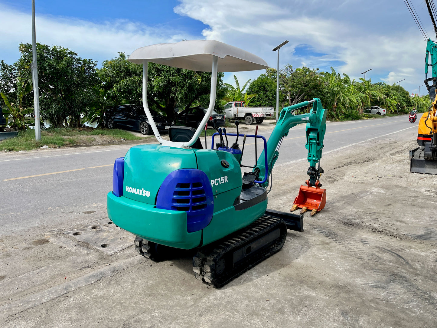 Komatsu PC15R-8