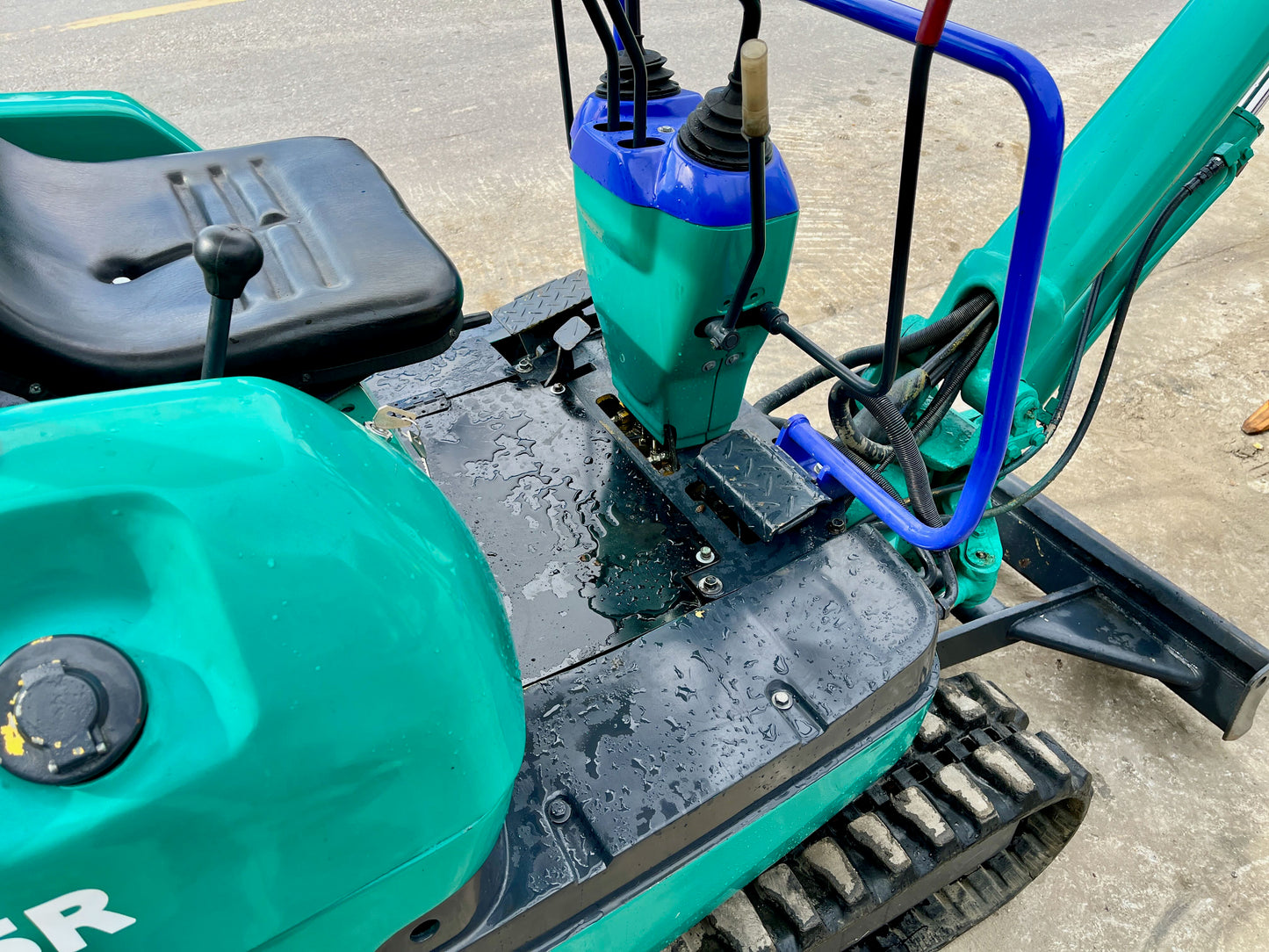 Komatsu PC15R-8