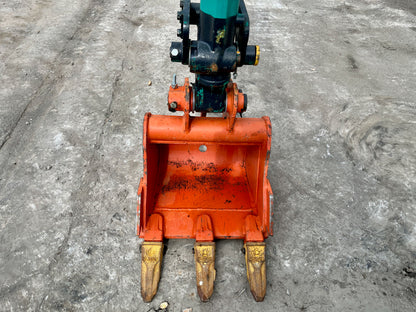 Komatsu PC15R-8
