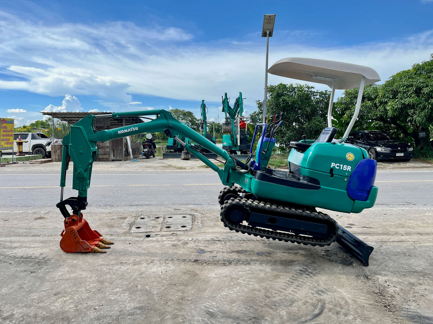Komatsu PC15R-8