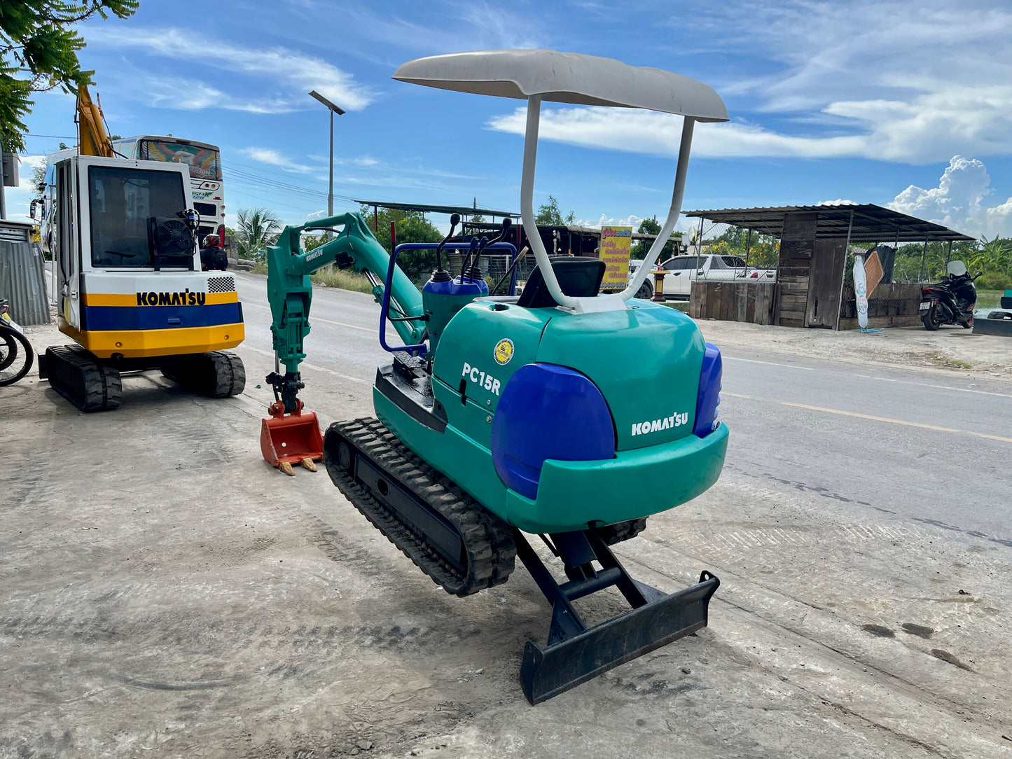Komatsu PC15R-8