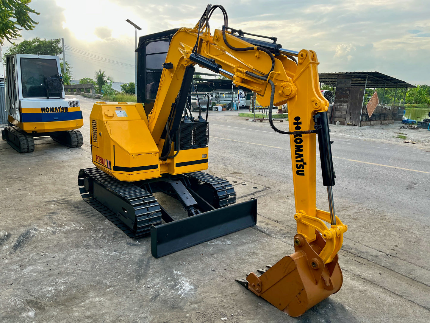 Komatsu PC28UU-1