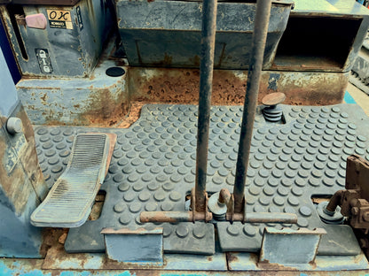พื้นที่ควบคุมและพื้นวางเท้า Kobelco SK027