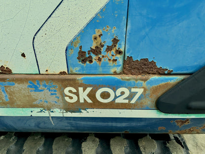 ตรารุ่น SK027 บนรถขุด Kobelco