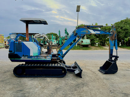 Kobelco SK027 ด้านซ้ายเต็มคัน