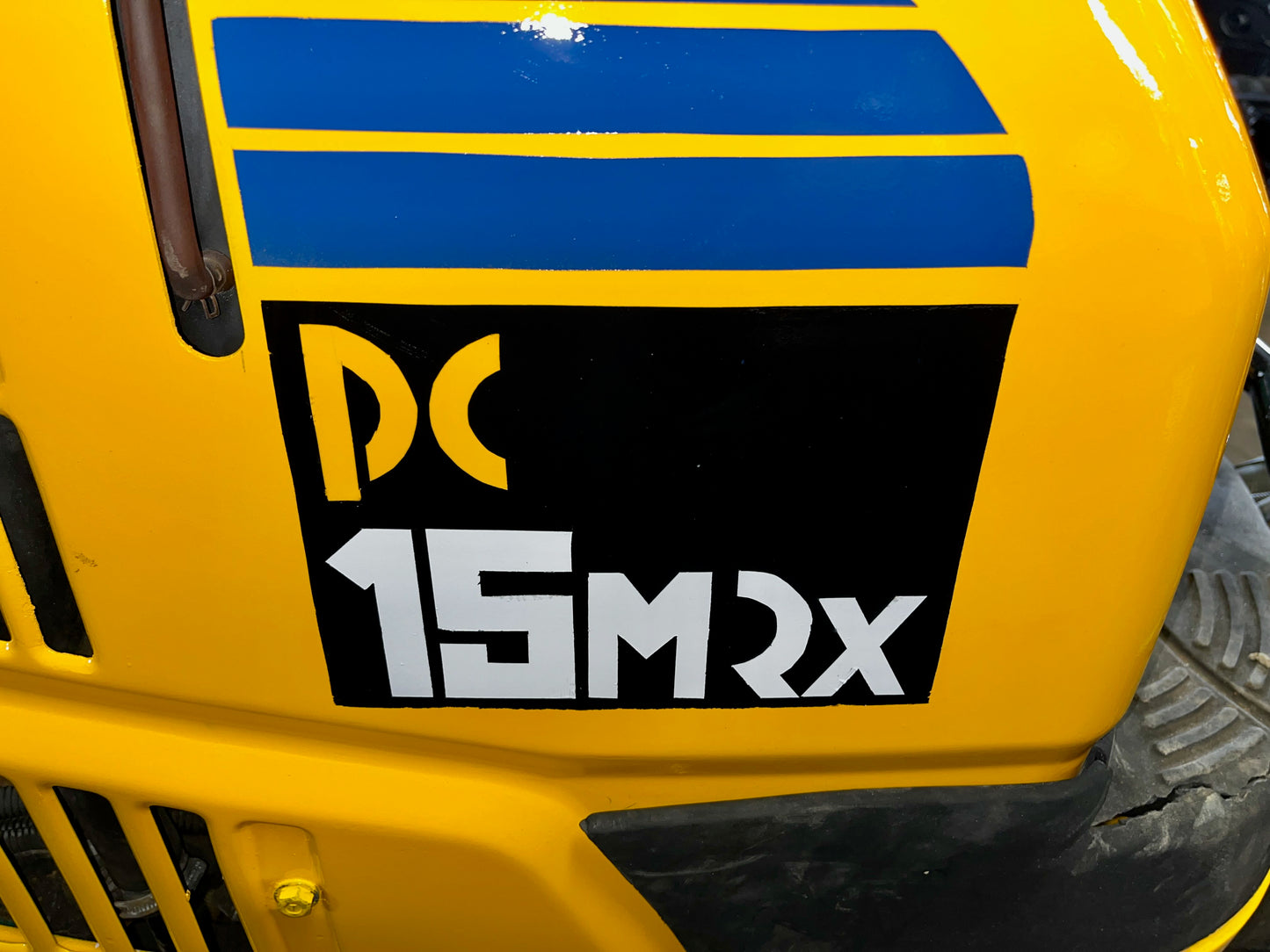 ตรารุ่น Komatsu PC15MR-1