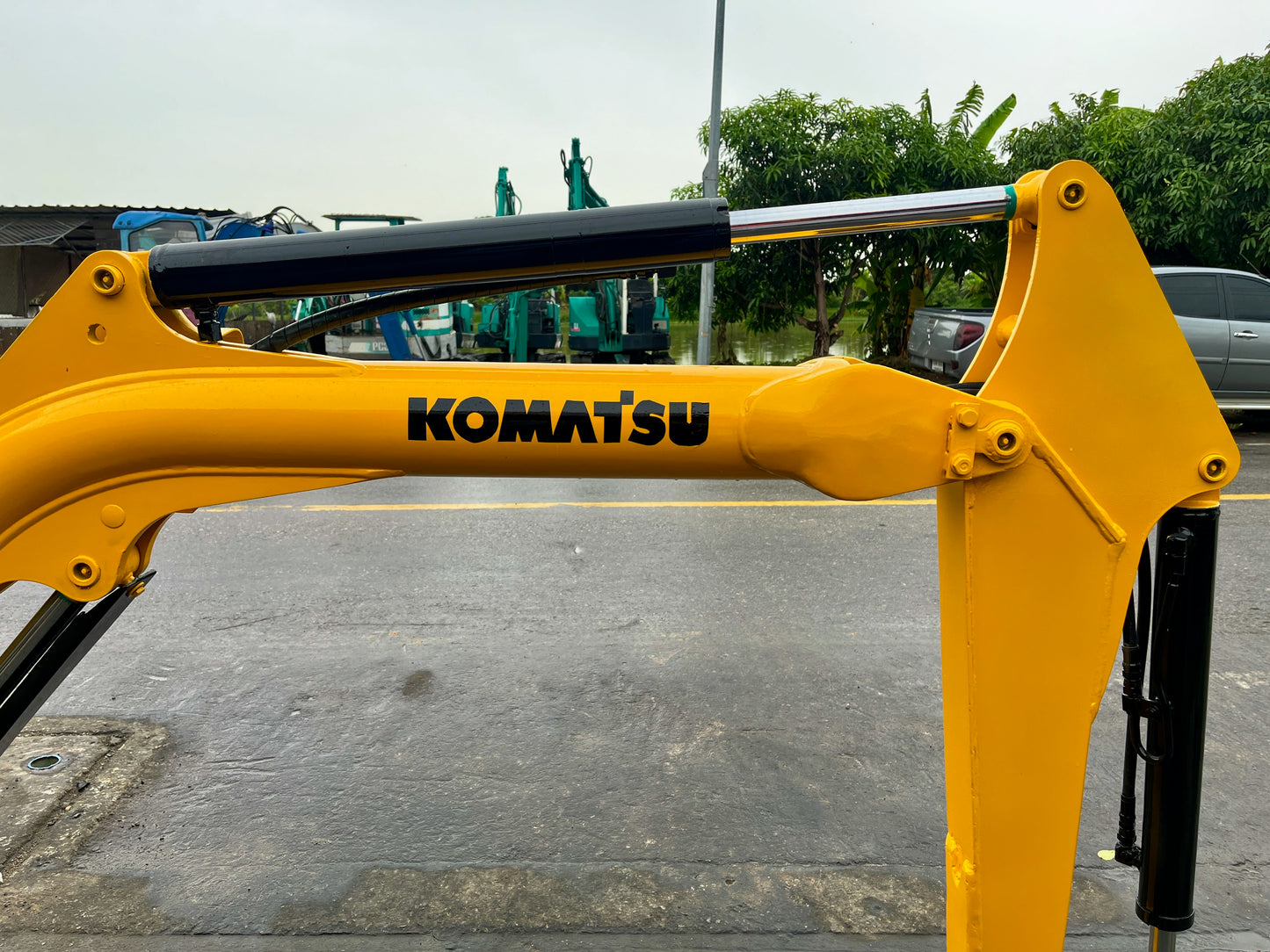 บูมและตรา Komatsu PC15MR-1