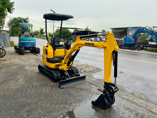 รถขุด Komatsu PC15MR-1 มุมด้านหน้าอีกด้าน