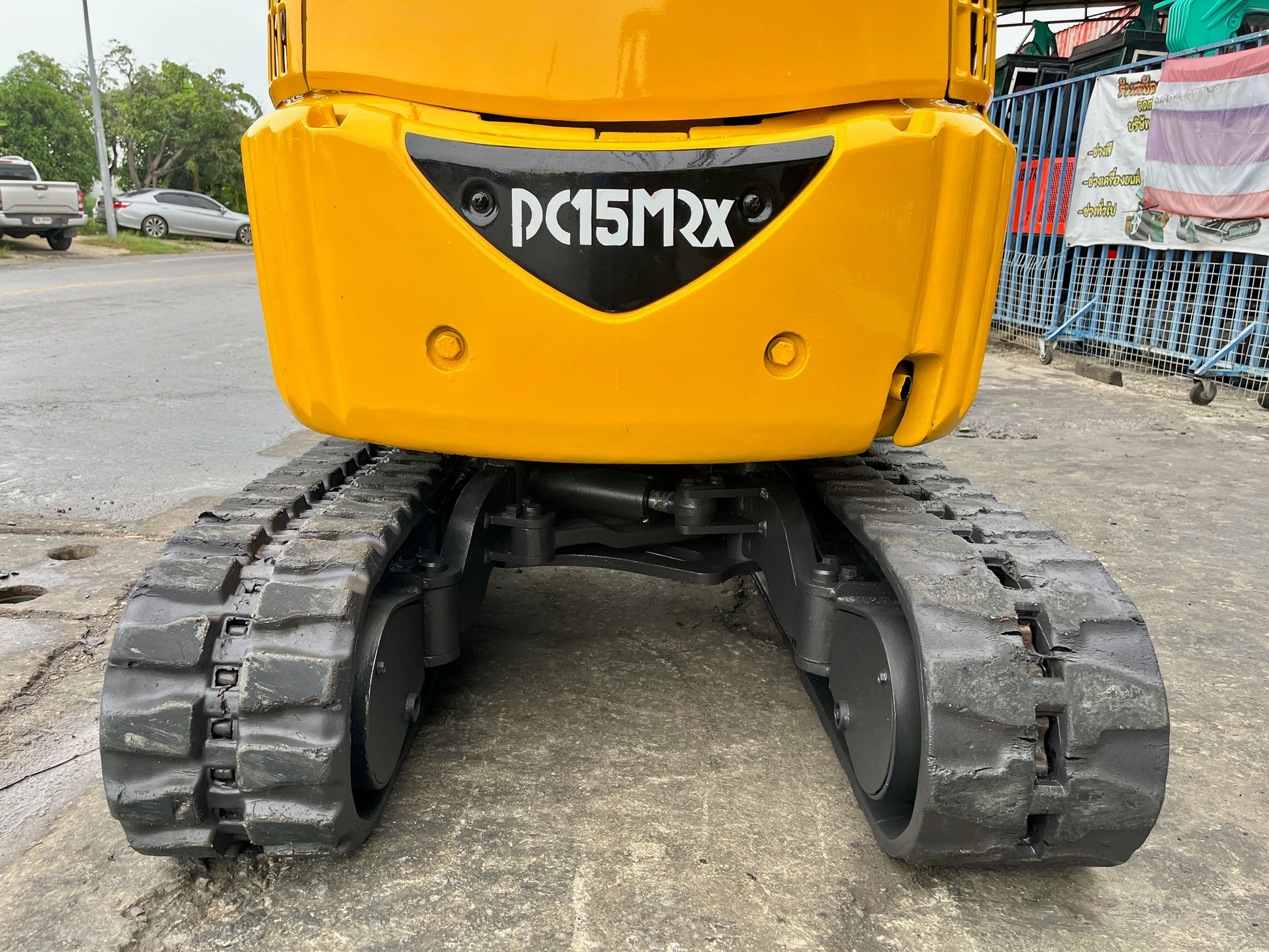 แทรคยางรถขุด Komatsu PC15MR-1 อีกด้าน