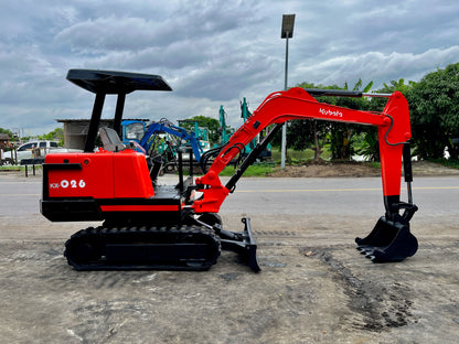 รถขุด Kubota KX-026 ภาพด้านข้างอีกด้าน