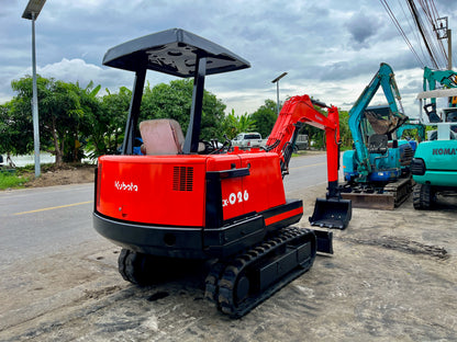 รถขุด Kubota KX-026 มุมด้านหลังเฉียง