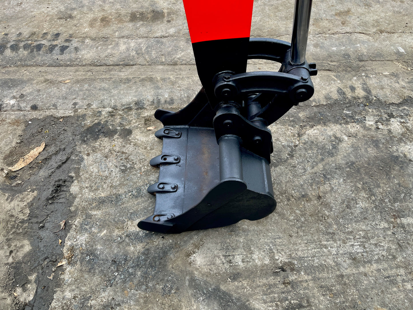 บุ้งกี๋และปลายอาร์มรถขุด Kubota KX-026