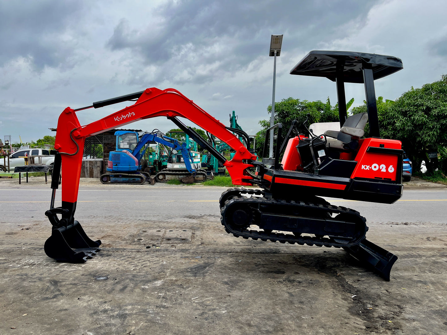 รถขุด Kubota KX-026 ภาพด้านข้างเต็มคัน