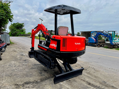 รถขุด Kubota KX-026 มุมด้านหลังอีกด้าน