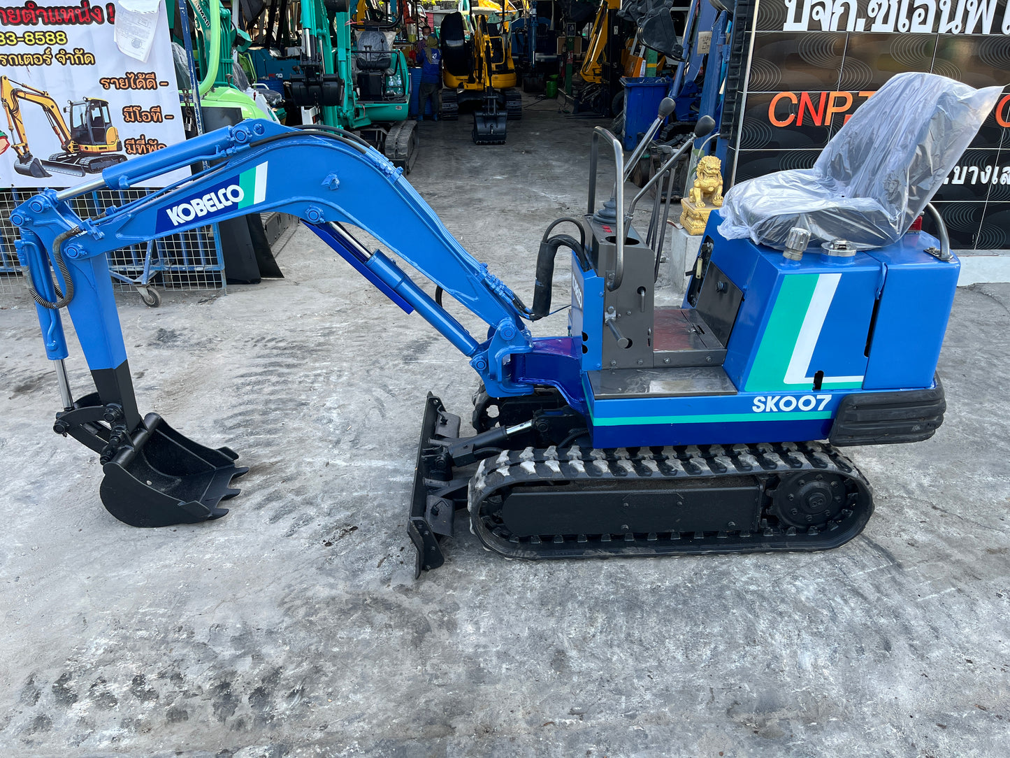 Kobelco SK007