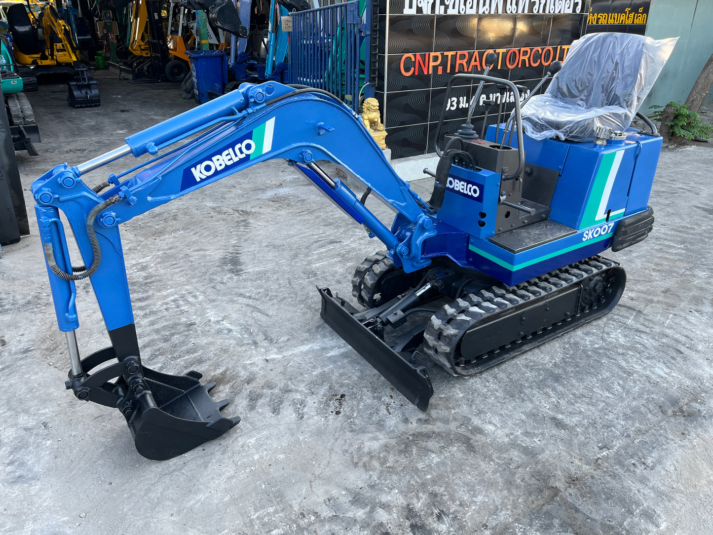 Kobelco SK007