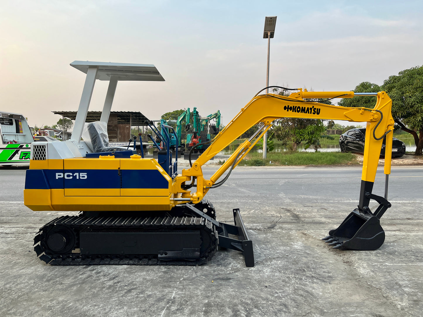 Komatsu PC15-2