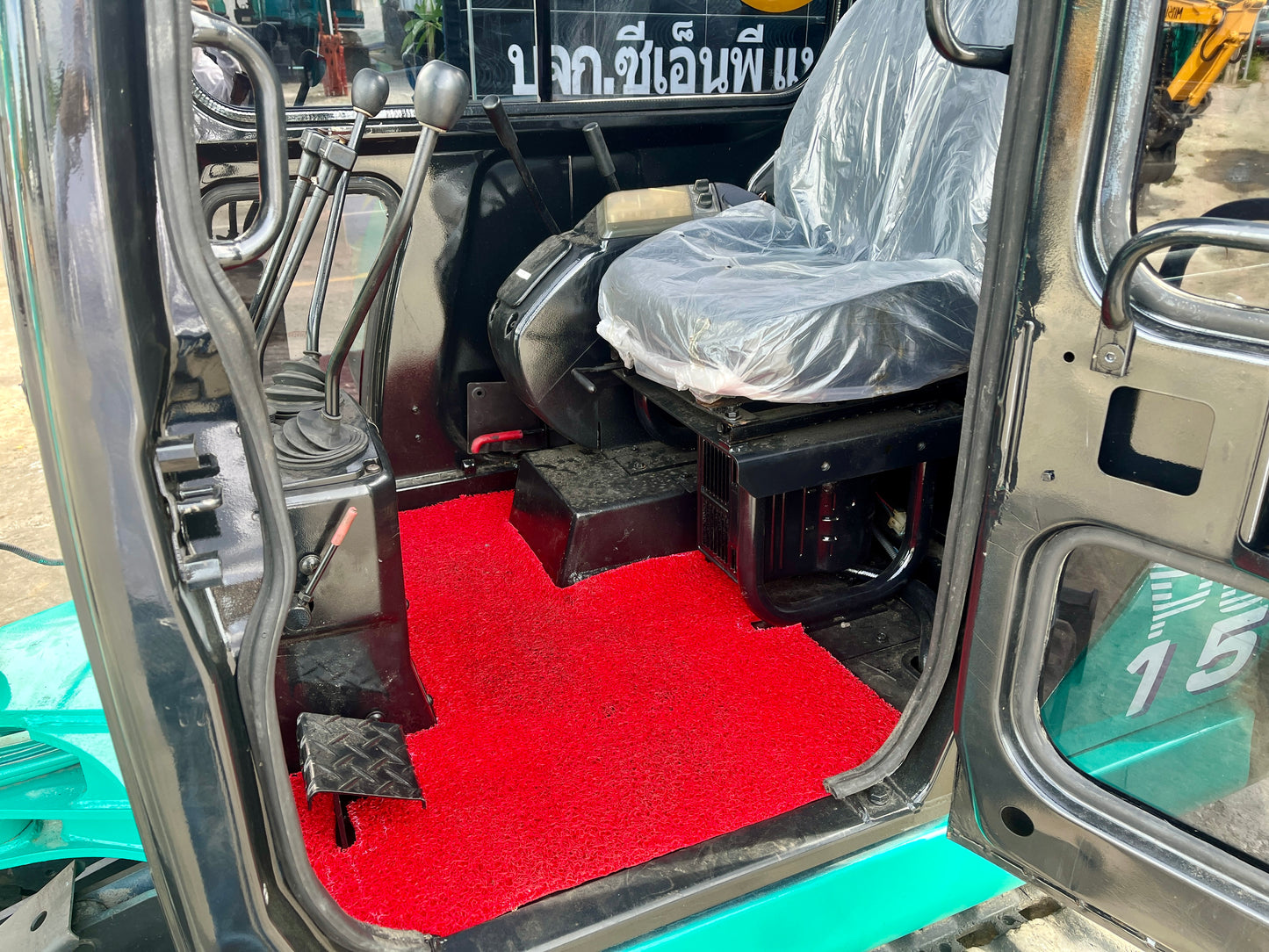 Komatsu PC15-3