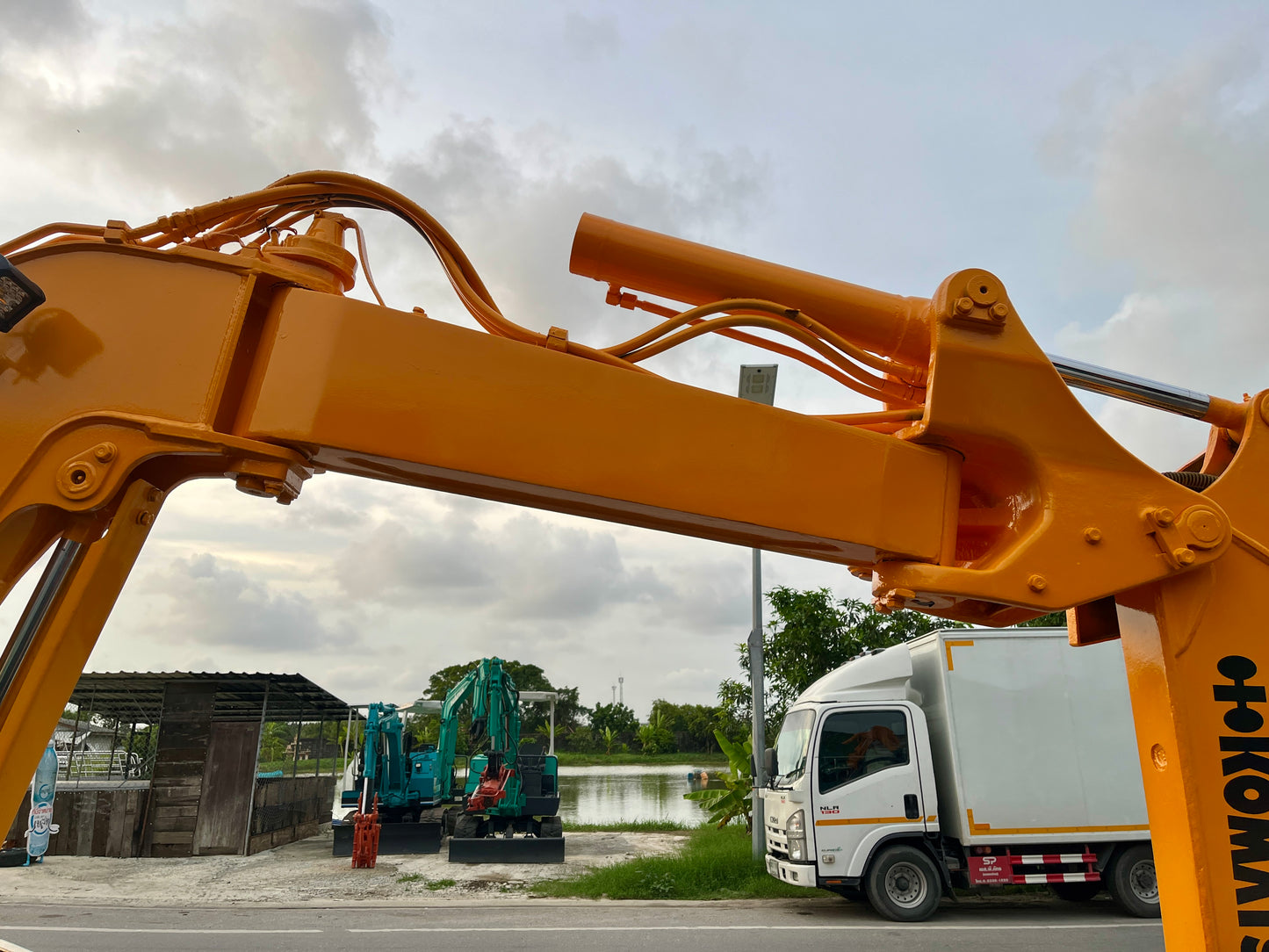 Komatsu PC28UU-2E