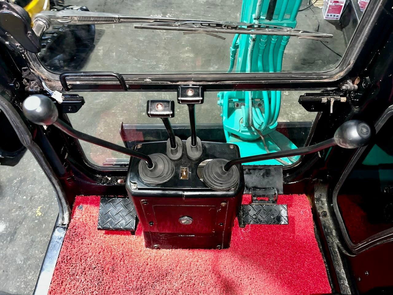 Komatsu PC15-3