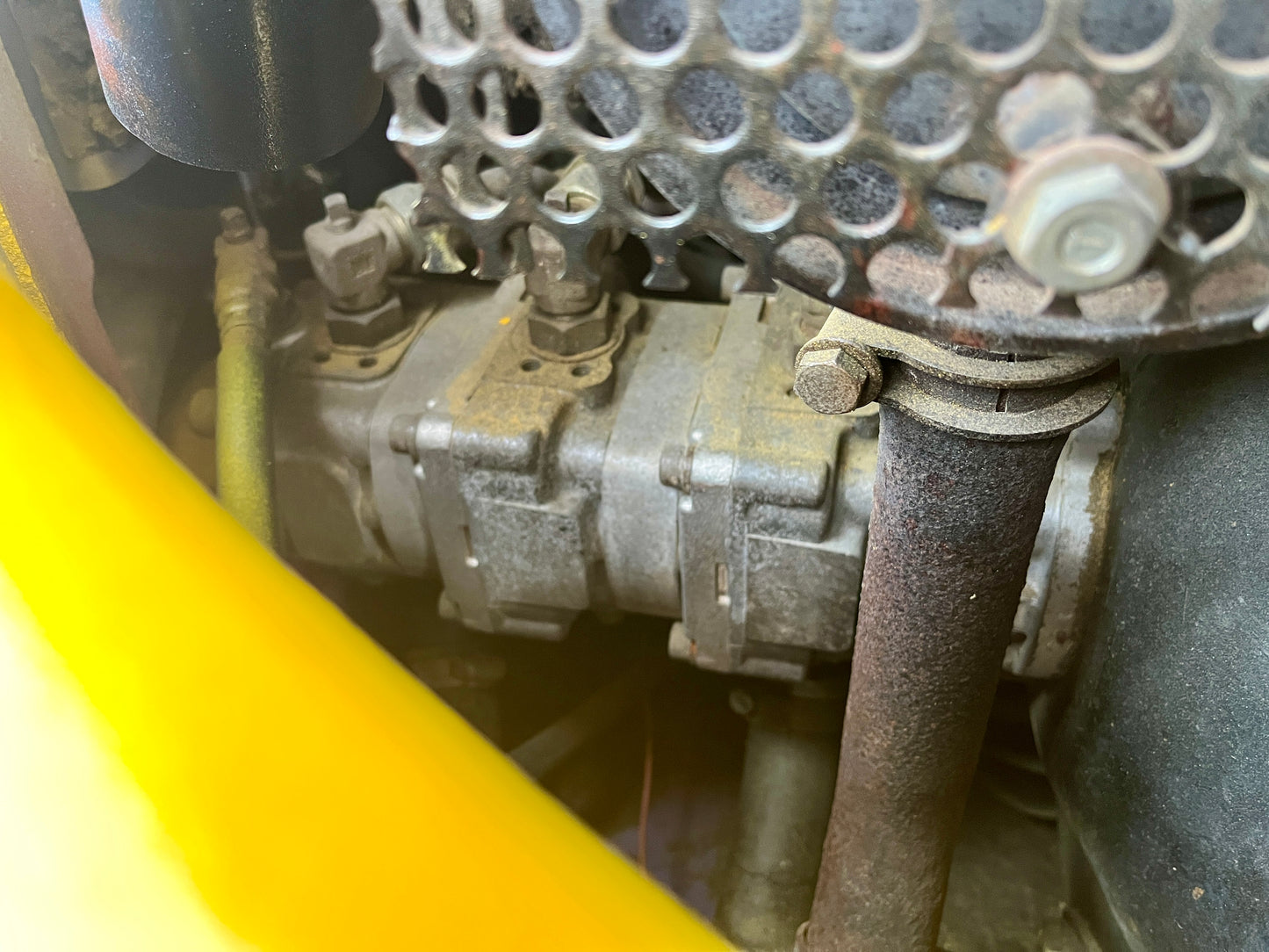 Komatsu PC28UU-2E