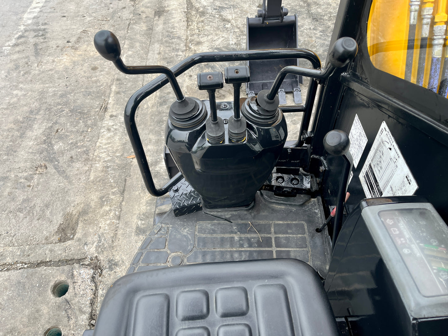 Komatsu PC28UU-2E