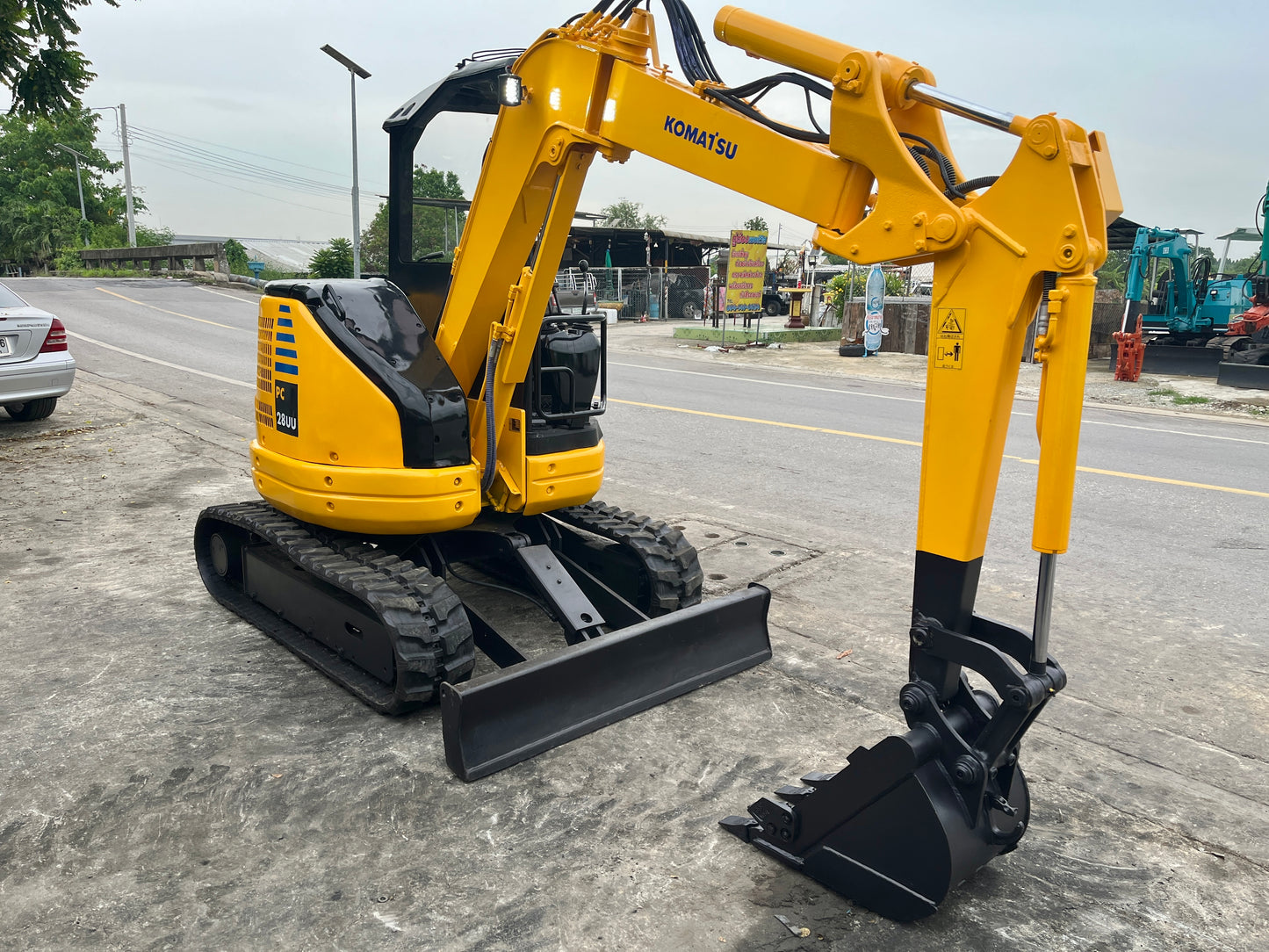 Komatsu PC28UU-2E