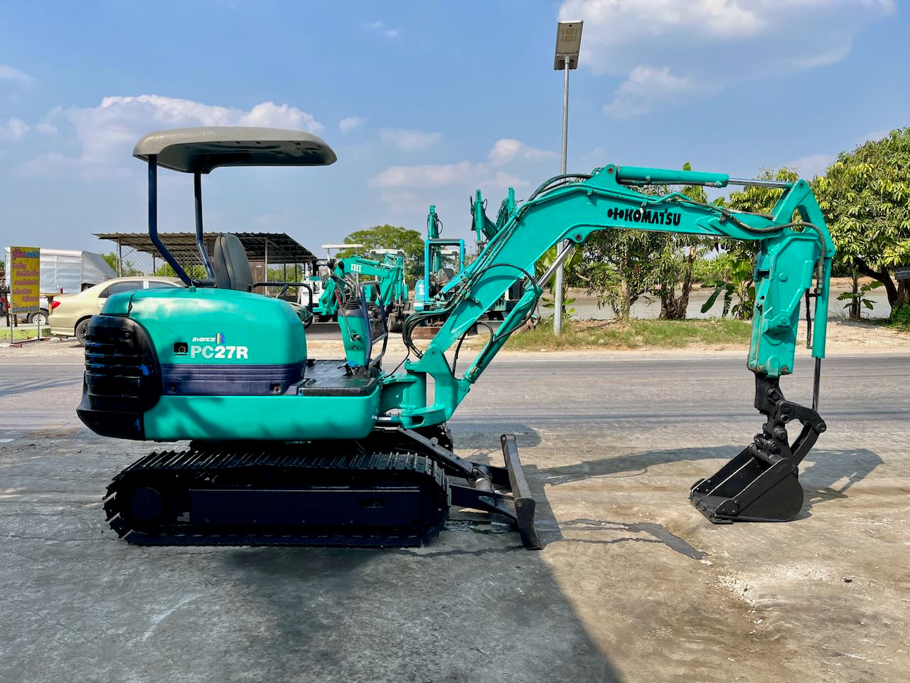 Komatsu PC27R-8
