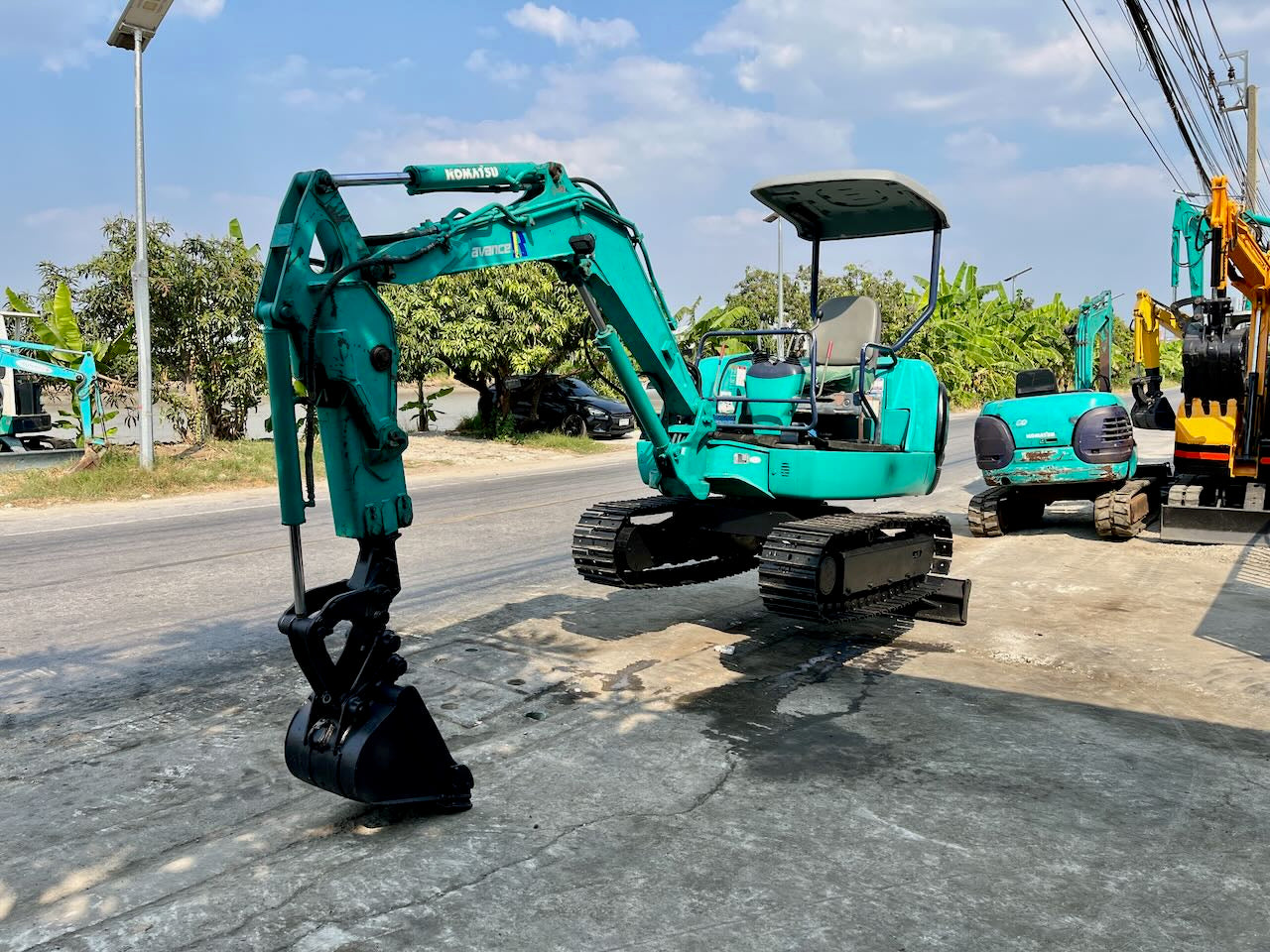 Komatsu PC27R-8