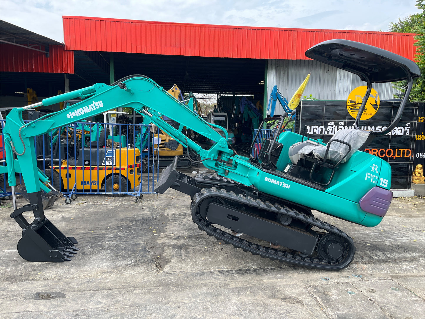 Komatsu PC15-3