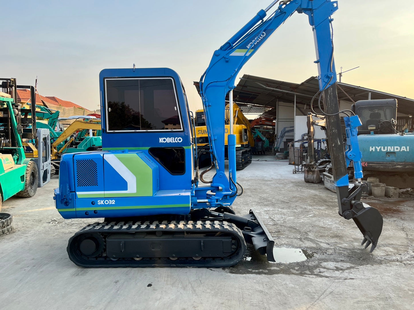 Kobelco SK032
