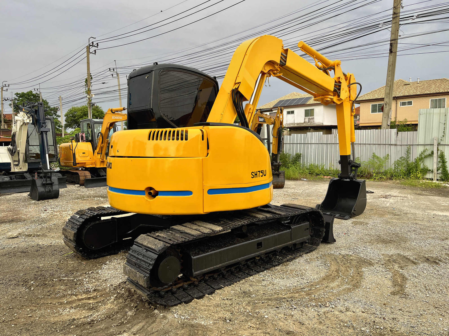 Sumitomo SH75U - มุมหลังเฉียงซ้าย