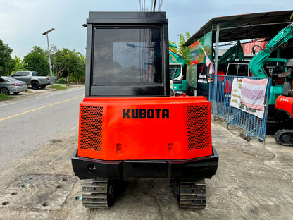 Kubota KH-60 - มุมหลังตรง