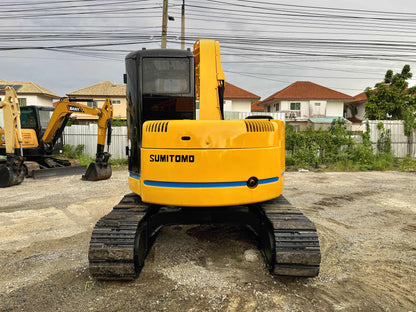 Sumitomo SH75U - มุมหลังตรง