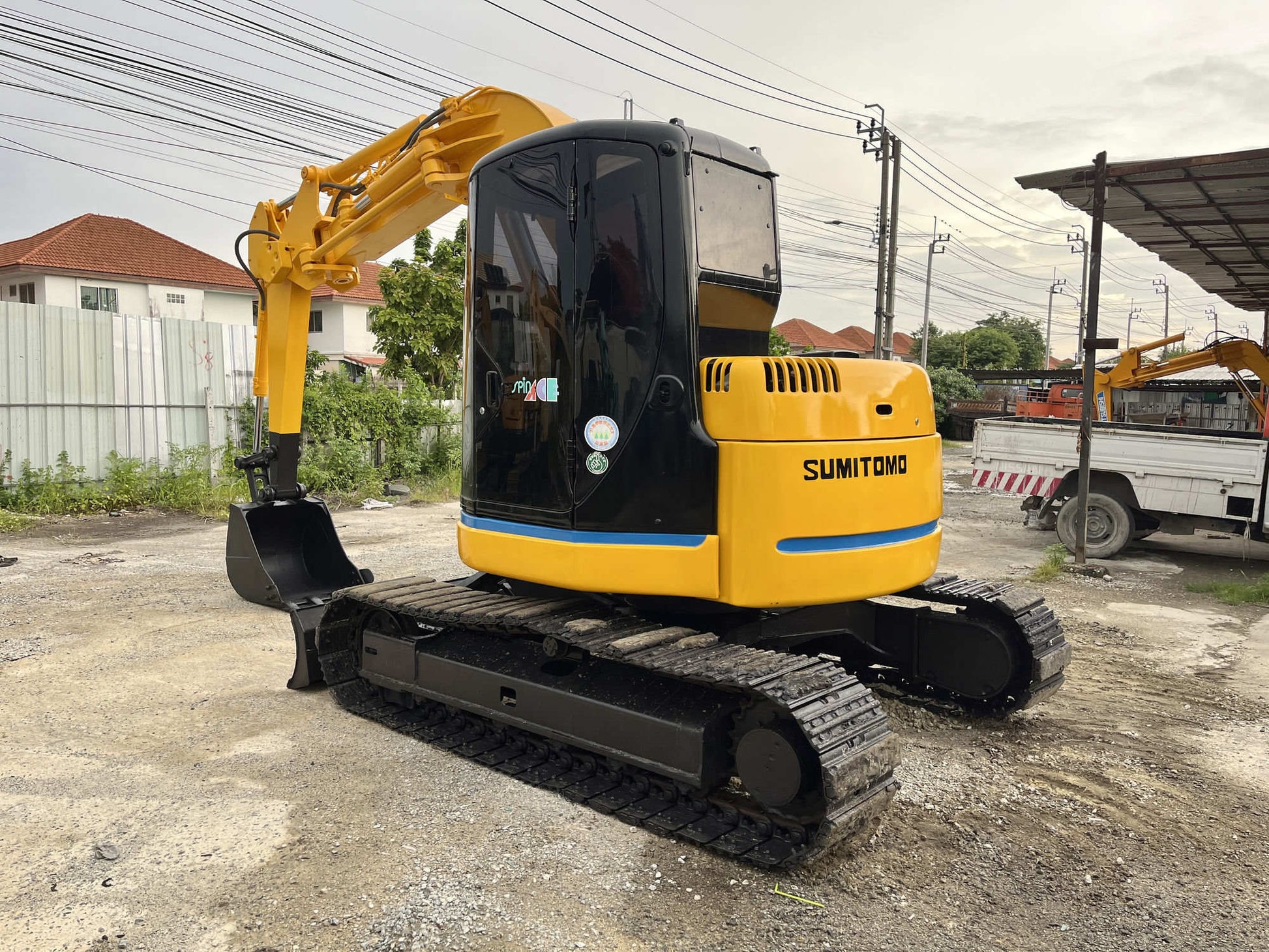 Sumitomo SH75U - มุมหลังเฉียงขวา