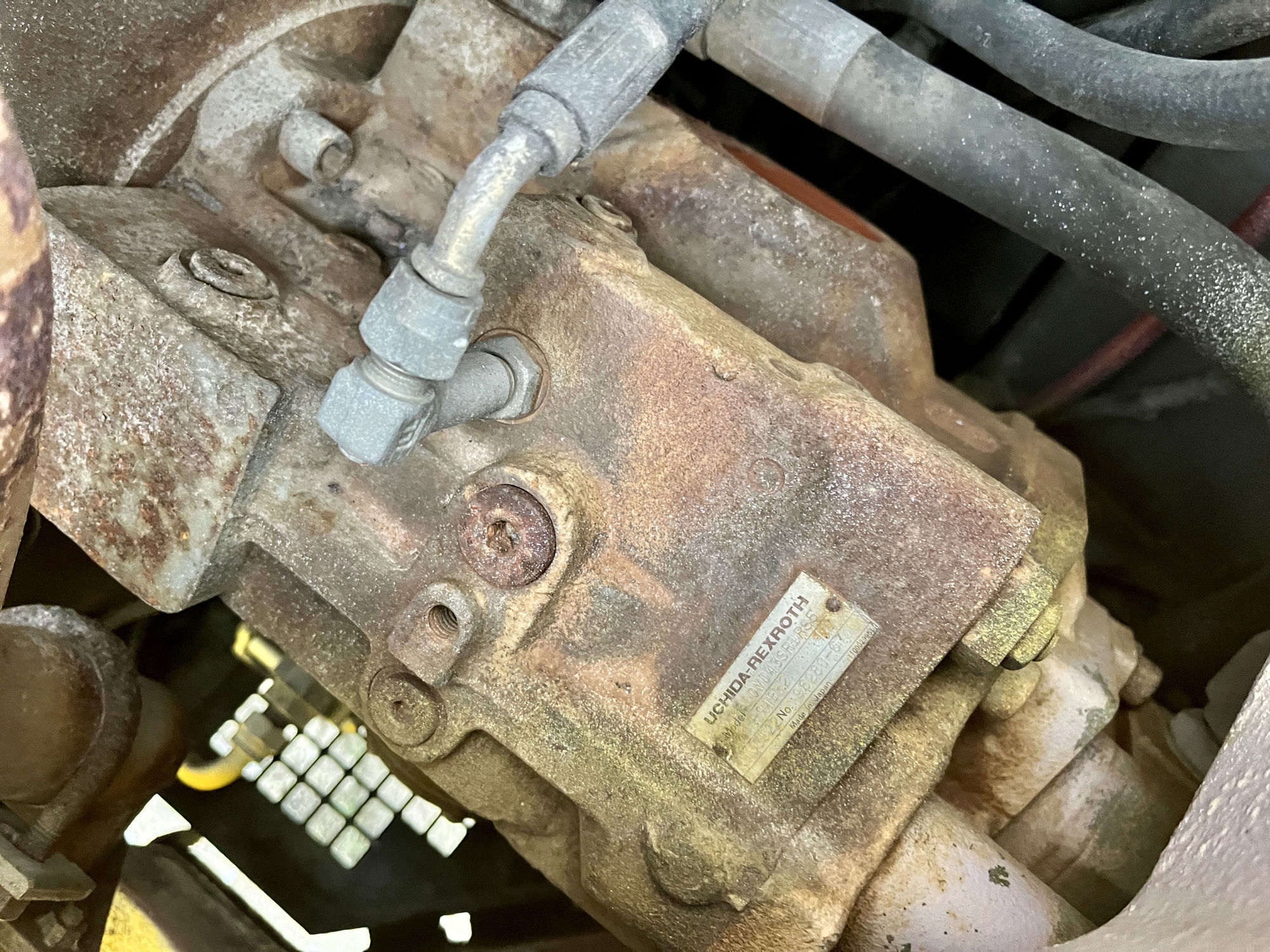 Sumitomo SH75U - ห้องเครื่อง