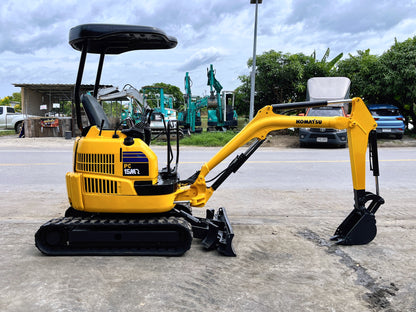 Komatsu PC15MR-1 - มุมด้านข้างอีกฝั่ง