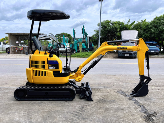 Komatsu PC15MR-1 - มุมด้านข้างอีกฝั่ง