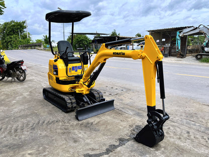 Komatsu PC15MR-1 - มุมหน้าเฉียงอีกฝั่ง