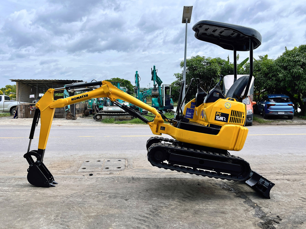 Komatsu PC15MR-1 - มุมด้านข้าง