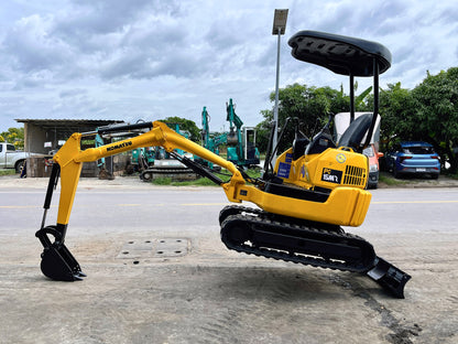 Komatsu PC15MR-1 - มุมด้านข้าง