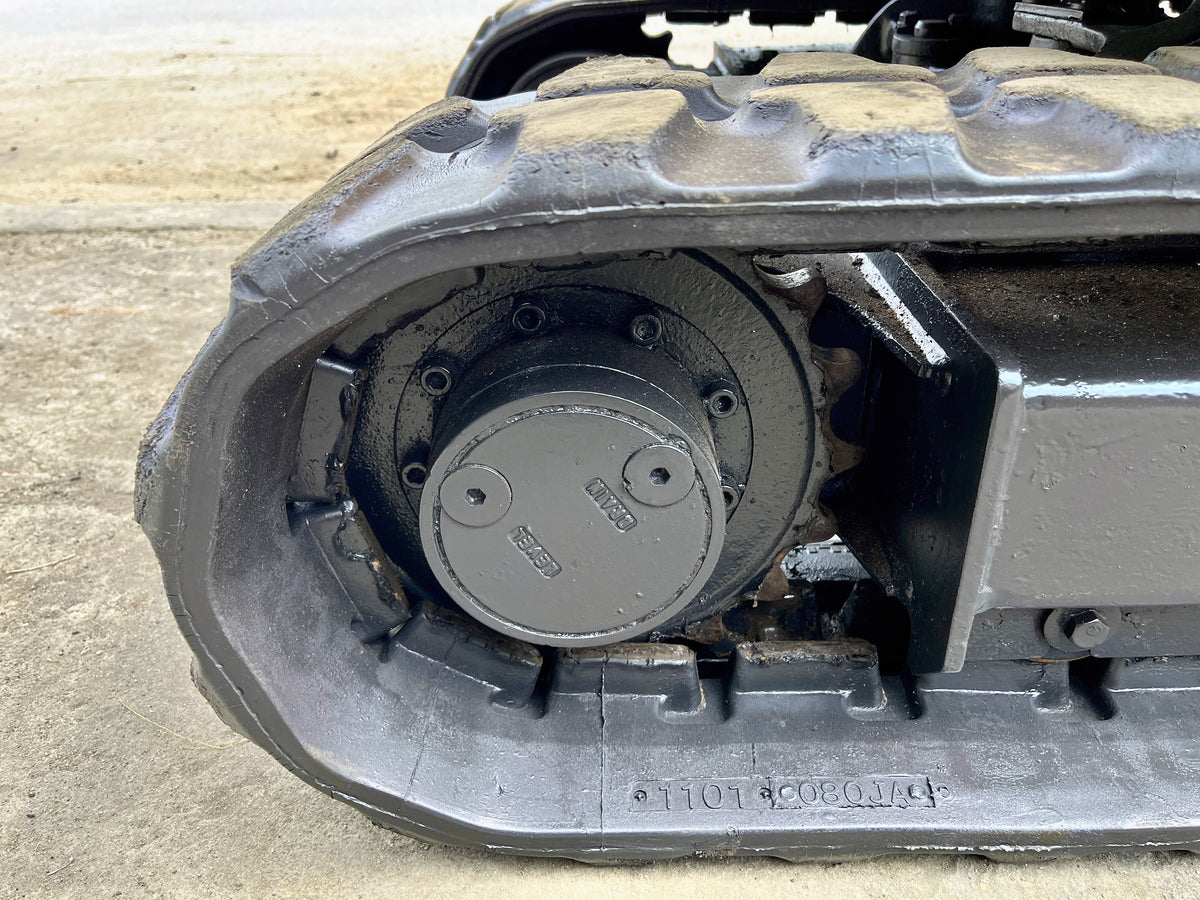 Komatsu PC15MR-1 - แทรคยางและช่วงล่าง