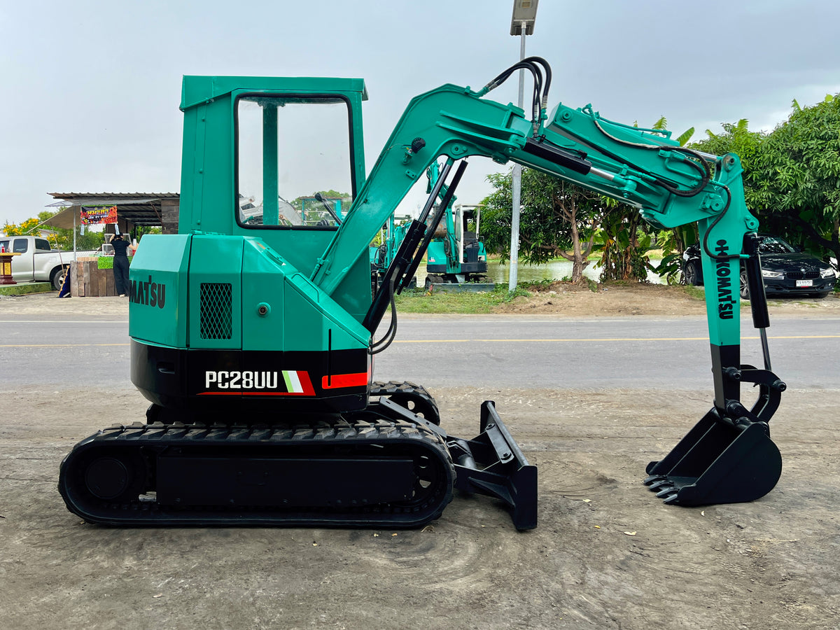Komatsu PC28UU-1 - มุมด้านข้างอีกฝั่ง