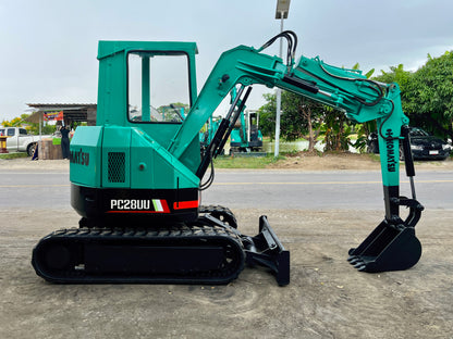 Komatsu PC28UU-1 - มุมด้านข้างอีกฝั่ง