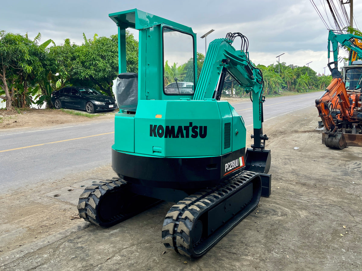 Komatsu PC28UU-1 - มุมหลังเฉียงอีกฝั่ง