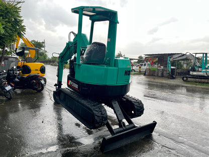 Komatsu PC28UU-1 - มุมหลังเฉียงด้านหนึ่ง