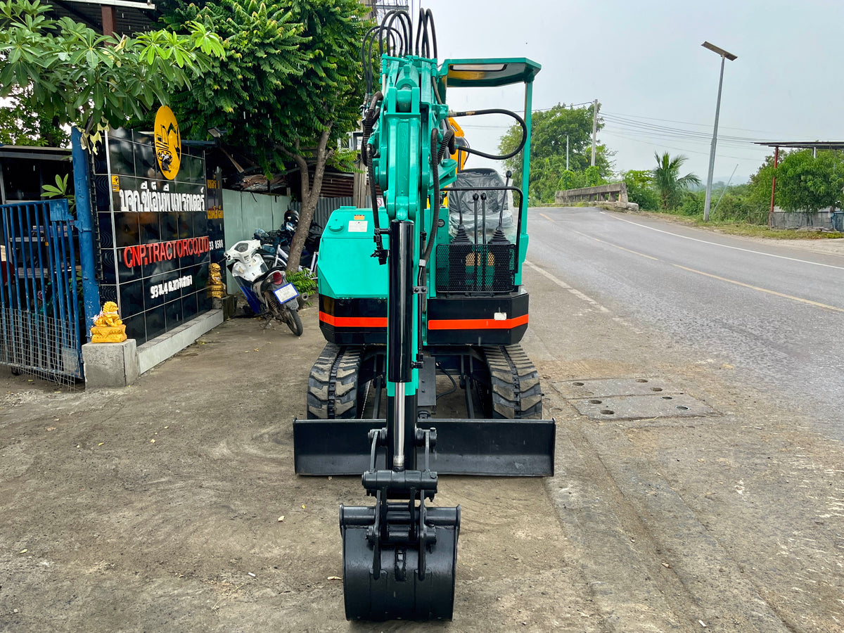 Komatsu PC28UU-1 - มุมหน้าตรง