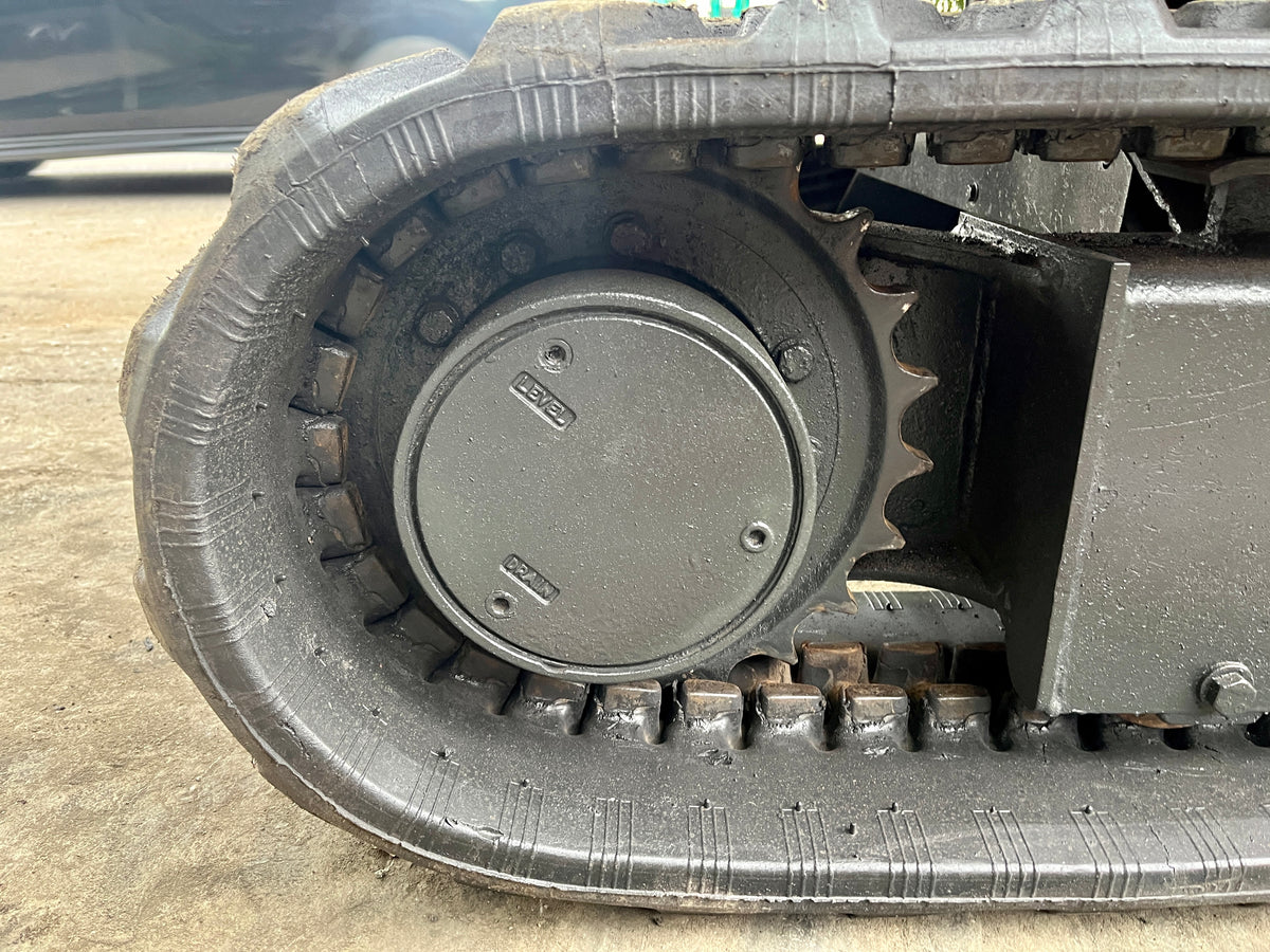 Komatsu PC28UU-1 - แทรคยางและช่วงล่าง